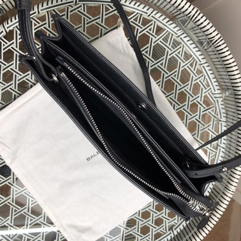 欲しい♡超限定♪バレンシアガ ネイビー ポシェット M コピー ショルダーバッグ クラッチ 339937AQ37N1000